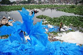 Workers collects polythene in Dhaka