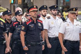 PP, VOX And Police Authorities Participate In A Tribute To The Victims Of Terrorism In Barcelona.