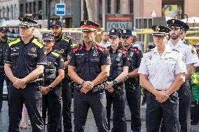 PP, VOX And Police Authorities Participate In A Tribute To The Victims Of Terrorism In Barcelona.