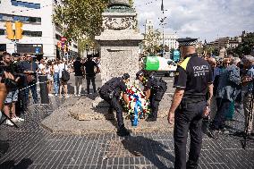 PP, VOX And Police Authorities Participate In A Tribute To The Victims Of Terrorism In Barcelona.