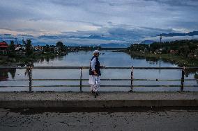 Daily Life In Kashmir