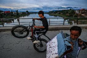 Daily Life In Kashmir