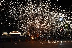 Strike Iron Flower During The 30th China Silk Road Turpan Grape Festival