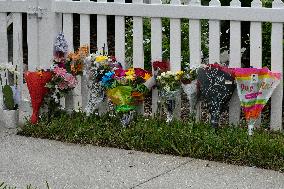 Fans Of Silvio Santos In Orlando (USA) Pay Homage To Him With Flowers