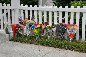 Fans Of Silvio Santos In Orlando (USA) Pay Homage To Him With Flowers