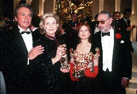 Isabelle Huppert Wins Best Film Drama Actress At 2017 Golden Globes