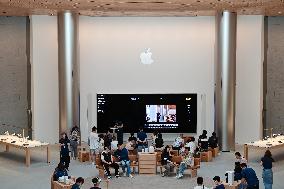 The Largest Apple Store in Asia