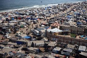 Displaced Palestinians Fleeing Their Houses