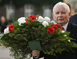 Jaroslaw Kaczynski Continues Monthly Visits To Brother's Crypt At Wawel