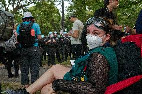 Thousands Protest Near Democratic Convention - Chicago