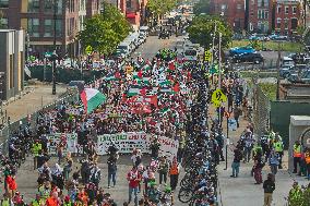 Thousands Protest Near Democratic Convention - Chicago