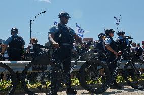 Thousands Protest Near Democratic Convention - Chicago