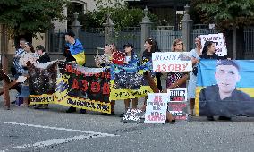 Relatives of POWs hold rally near Ukrainian parliament