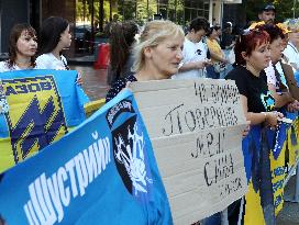 Relatives of POWs hold rally near Ukrainian parliament