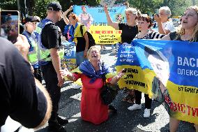 Relatives of POWs hold rally near Ukrainian parliament