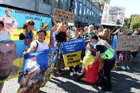 Relatives of POWs hold rally near Ukrainian parliament