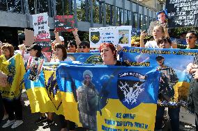 Relatives of POWs hold rally near Ukrainian parliament