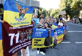 Relatives of POWs hold rally near Ukrainian parliament