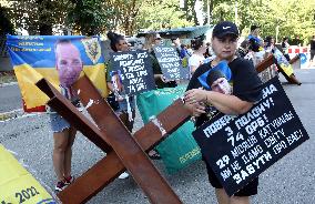 Relatives of POWs hold rally near Ukrainian parliament