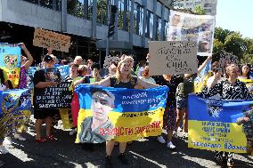 Relatives of POWs hold rally near Ukrainian parliament