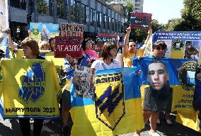 Relatives of POWs hold rally near Ukrainian parliament