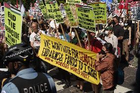 Thousands Protest Near Democratic Convention - Chicago