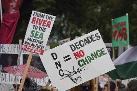 Thousands Protest Near Democratic Convention - Chicago