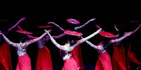 China Dancers Perform In London