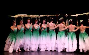 China Dancers Perform In London