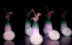 China Dancers Perform In London