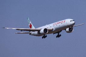 Air Canada Boeing 777 Landing