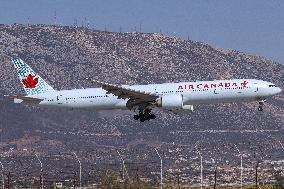 Air Canada Boeing 777 Landing