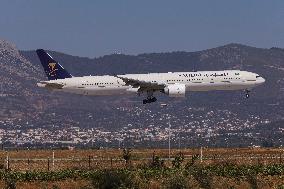 Saudi Arabian Airlines Boeing 777-300ER Landing