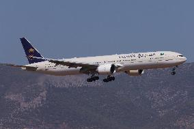 Saudi Arabian Airlines Boeing 777-300ER Landing