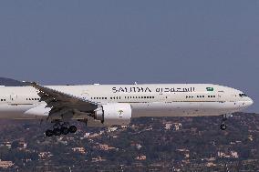 Saudi Arabian Airlines Boeing 777-300ER Landing