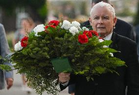 Jaroslaw Kaczynski Continues Monthly Visits To Brother's Crypt At Wawel