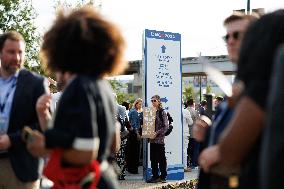 Attendees Enter DNC In Chicago