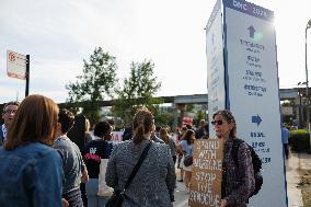 Attendees Enter DNC In Chicago