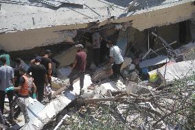 12 Killed In Israeli Strike On School - Gaza