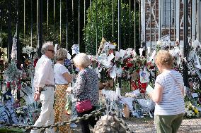 Mourners Bid Adieu To Alain Delon - Douchy