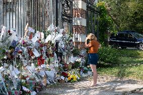 Mourners Bid Adieu To Alain Delon - Douchy