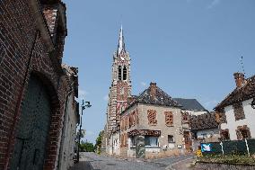 Douchy The Village Where Alain Delon Lived - Pierre