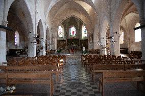 Douchy The Village Where Alain Delon Lived - Pierre