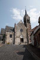 Douchy The Village Where Alain Delon Lived - Pierre