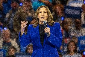 Democratic Presidential Candidate Kamala Harris And Vice-presidential Pick Tim Walz Hold A Rally In Milwaukee, Wisconsin, On Aug