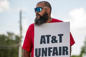 AT&T Southest Workers On Strike