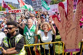 Protesters March Outside DNC in Chicago Against Gaza War