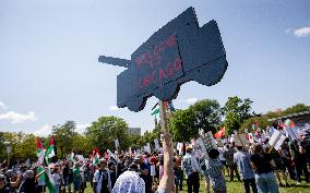 Protesters March Outside DNC in Chicago Against Gaza War