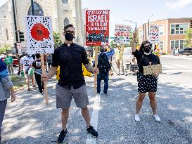 Protesters March Outside DNC in Chicago Against Gaza War