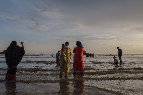 The Beach A Temporary Escape for Muslims - Sri Lanka